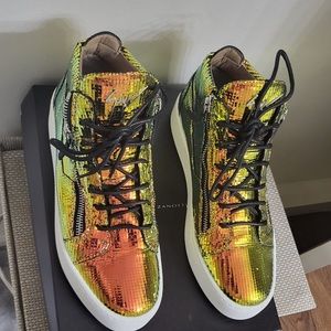 Very nice sneakers, size 12